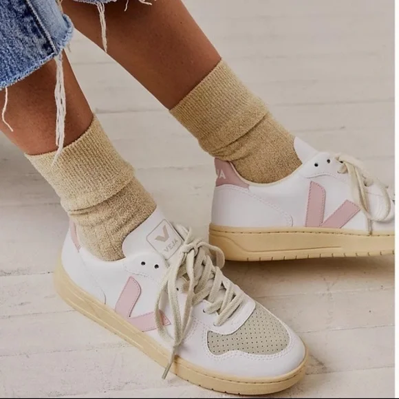 Cwl White Petale Black Veja V10 White Pink Veja Shoes Veja V Cwl Vegan  Leather Sneaker In Whitepetale